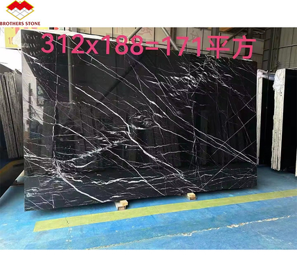 Σύγχρονη Nero Marquina Μαύρο λευκό Στίπ Μαρμάρινο γυαλισμένο φυσικές μεγάλες πλάκες για εσωτερικό ξενοδοχείο βίλα