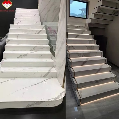 Προσαρμοσμένο γυαλιστερό ή ματ Calacatta Λευκό μαρμάρινο βλέμμα Πορσελάνη κεραμίδια Σκάλες Μοχ 6-7 Δυσκαρδία