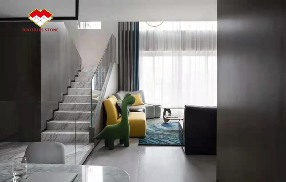 Εσωτερικό φυσικό μαρμάρινο πέτρινο κάλυμμα σκαλοπάτι με προσαρμοσμένο μέγεθος και αντρίσκεπτο χαρακτηριστικό