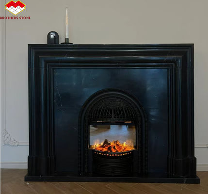 Σύγχρονο μαρμάρινο τζάκι για το σαλόνι της βίλας Διακόσμηση σε ευρωπαϊκό ύφος