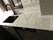Άσπρη κουζίνα Worktops, πέτρινο προσαρμοσμένο Countertops μέγεθος χαλαζία χαλαζία